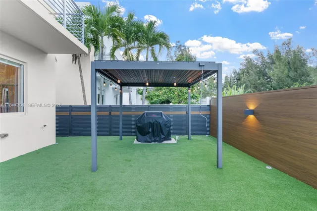 a view of backyard with a tub