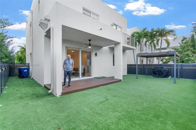 $6,990 | 10373 Northwest 68th Terrace, Doral, FL 33178