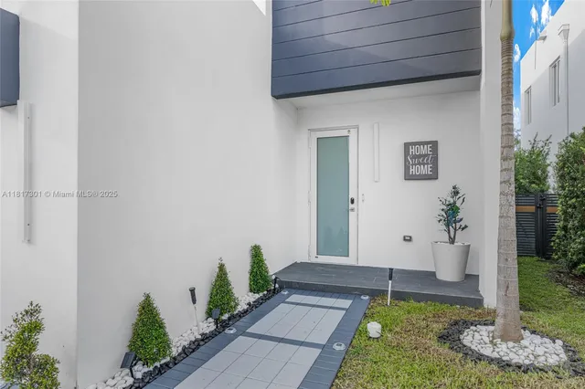 $6,990 | 10373 Northwest 68th Terrace, Doral, FL 33178