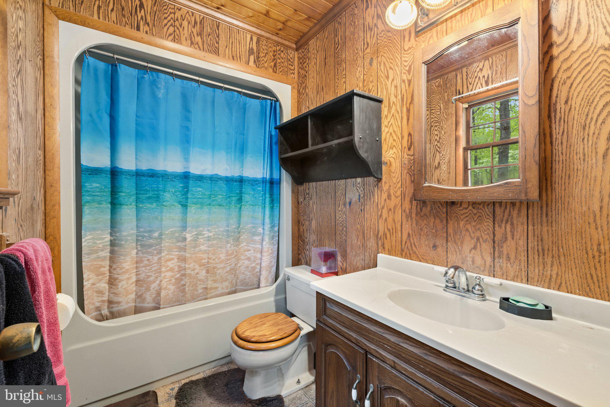 1268 Fishel Road Winchester, VA 22602 - Photo 20 of 66 Primary En Suite Bathroom