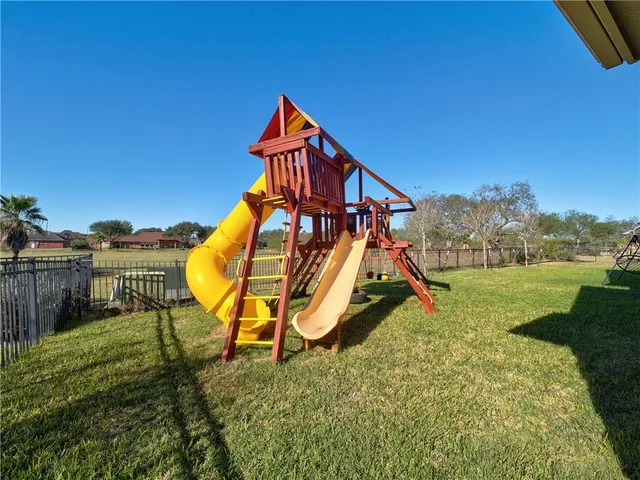 $4,400 | 11 West Bar-Le-Doc Drive, Corpus Christi, TX 78414