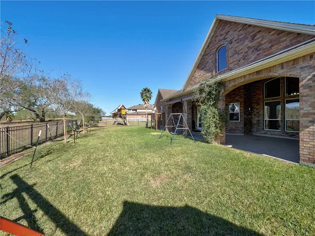 $4,400 | 11 West Bar-Le-Doc Drive, Corpus Christi, TX 78414