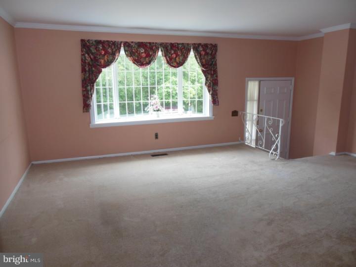 3544 Vinton Road Philadelphia, PA 19154 - Photo 5 of 17