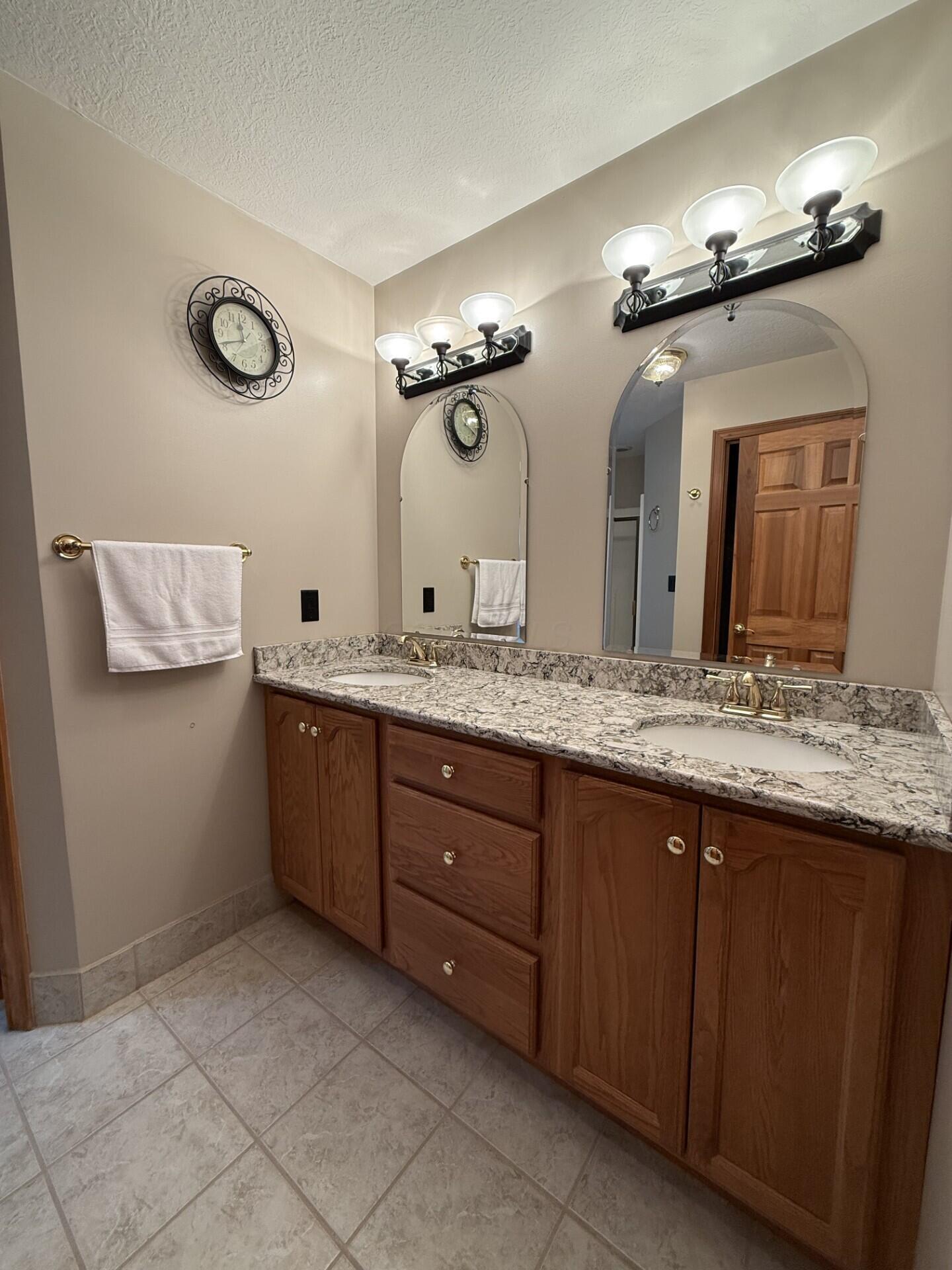 4760 Hopewell Church Road Southwest Lancaster, OH 43130 - Photo 15 of 39 Double Vanity in Owners Suite