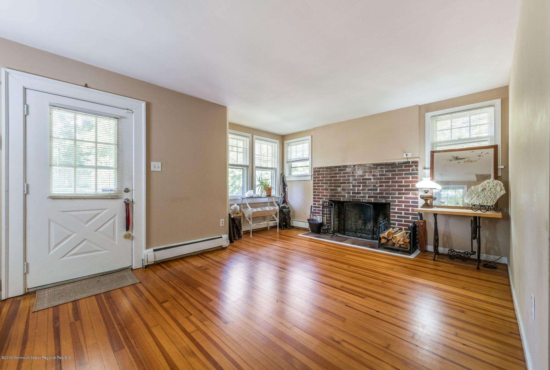 731 South Riverside Drive Neptune Township, NJ 07753 - Photo 5 of 24 4