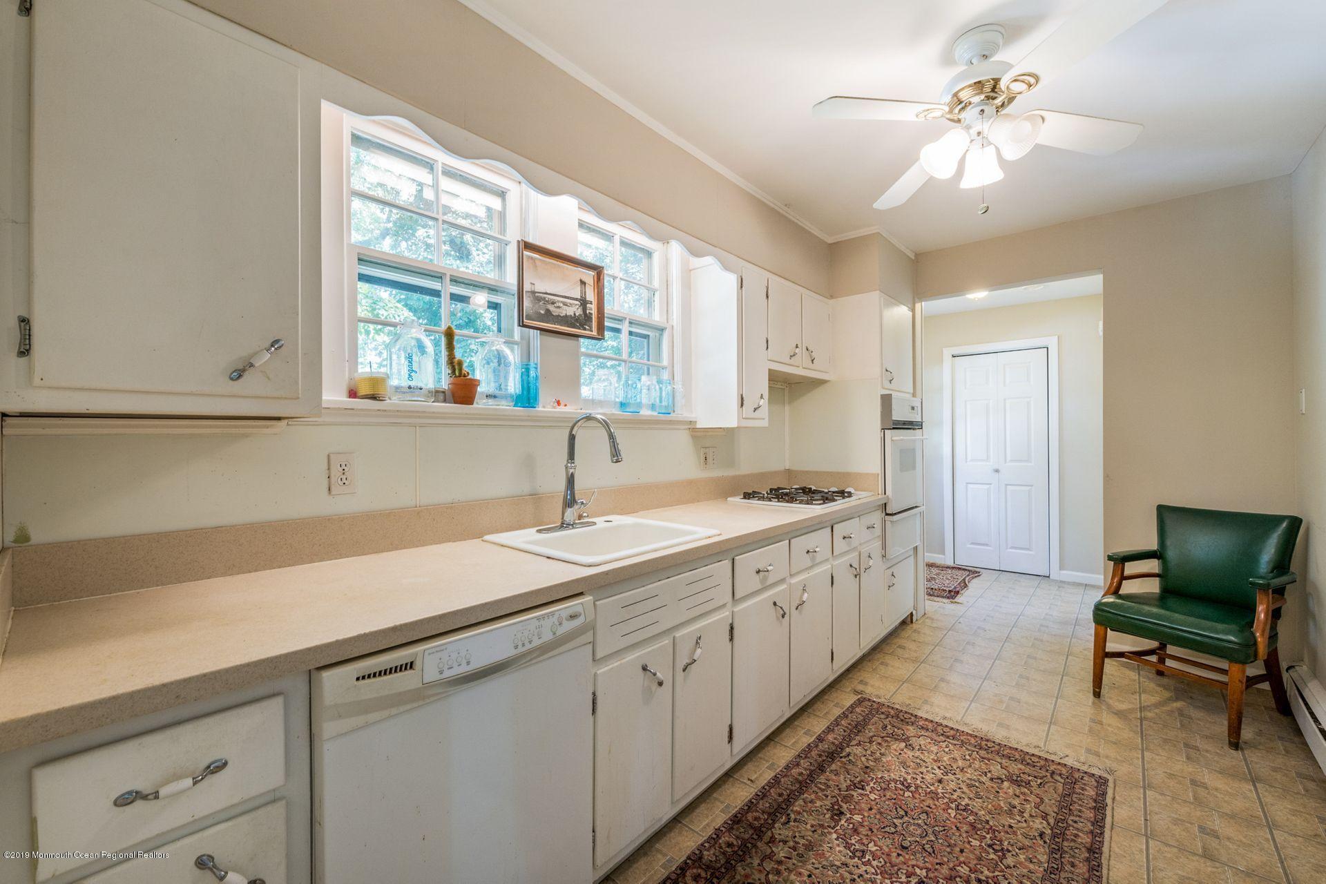 731 South Riverside Drive Neptune Township, NJ 07753 - Photo 10 of 24 9