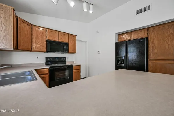 $2,000 | 2941 South 83rd Street, Mesa, AZ 85212