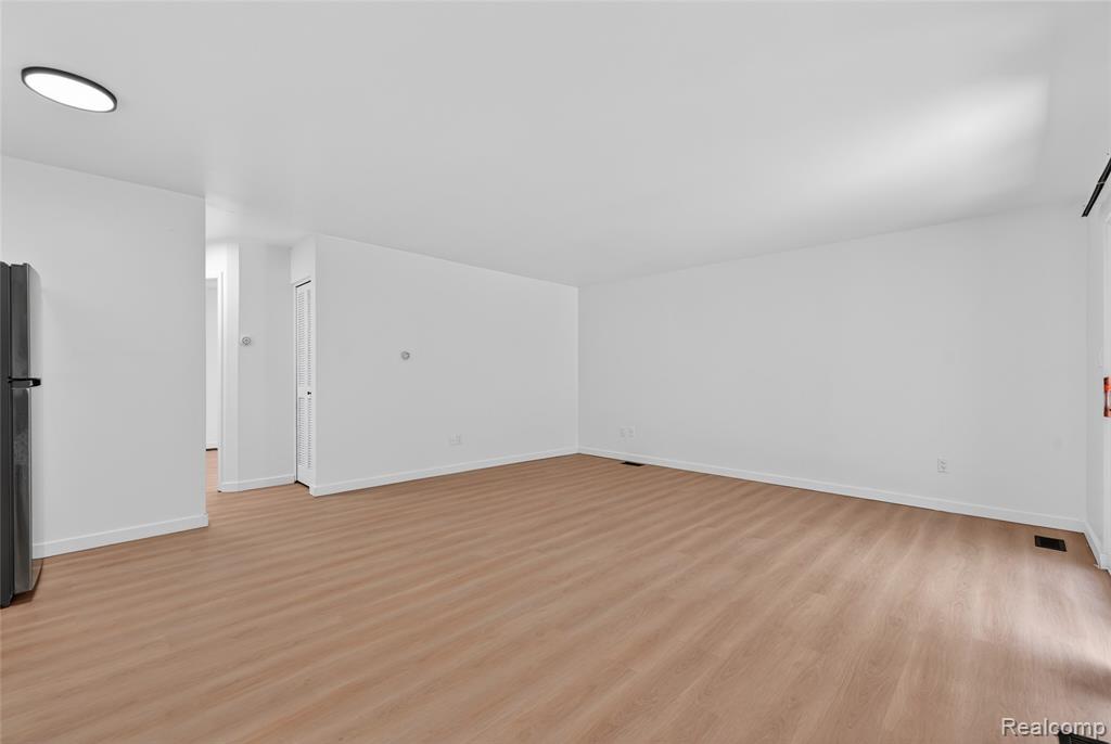 48770 Shelby Road Road, Unit 8 Utica, MI 48317 - Photo 2 of 17