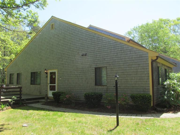 40 Round House Road, Unit 40 Bourne, MA 02532 - Photo 2 of 5 a backyard of a house