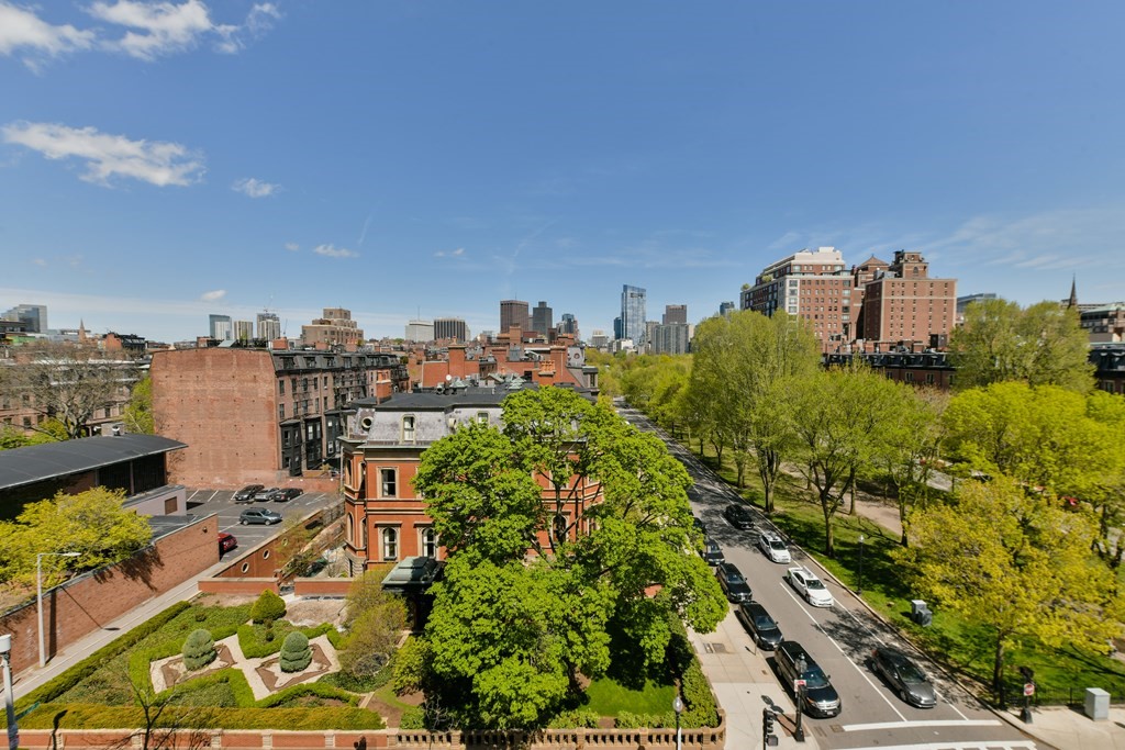 29 Commonwealth Avenue, Unit 6 Boston, MA 02116 - Photo 7 of 8 a view of a city