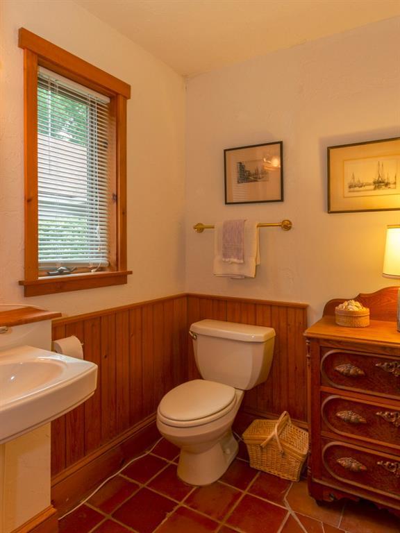 34 Eider Cove Road Castine, ME 04421 - Photo 31 of 35 Powder room off the entry hall