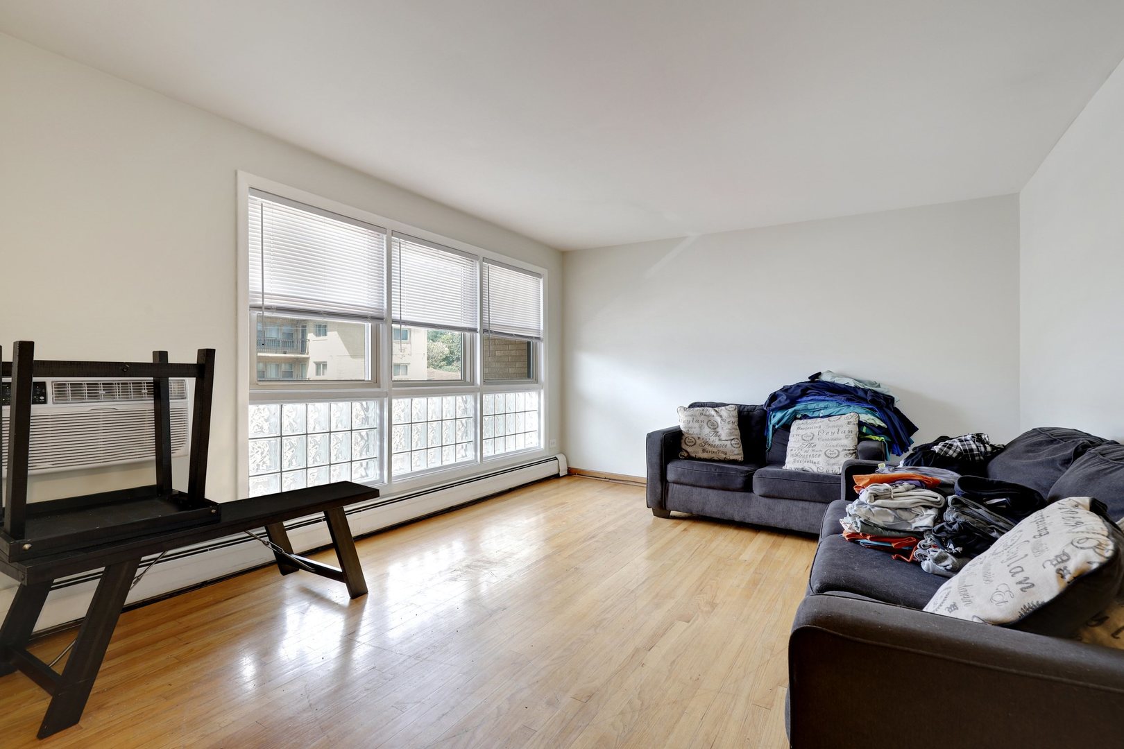 11907 Gregory Street, Unit 3 Blue Island, IL 60406 - Photo 2 of 17 a living room with furniture and a window