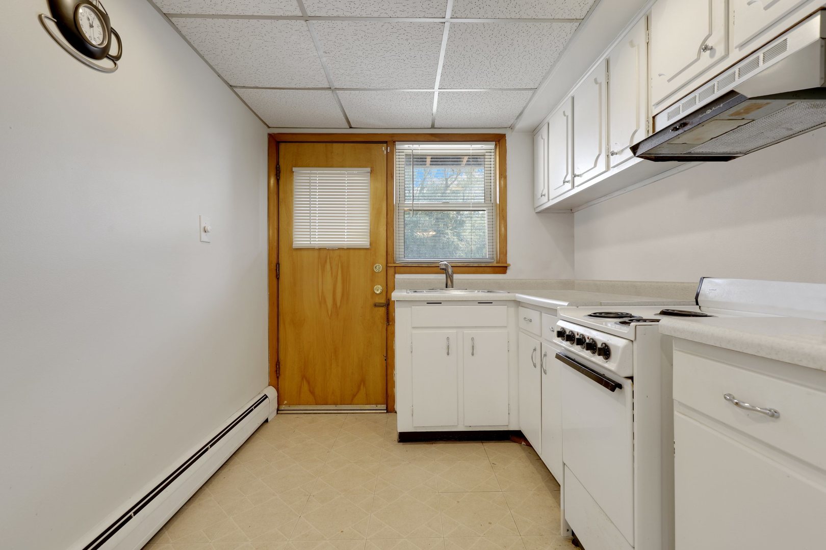 11907 Gregory Street, Unit 3 Blue Island, IL 60406 - Photo 6 of 17 a utility room with dryer and washer