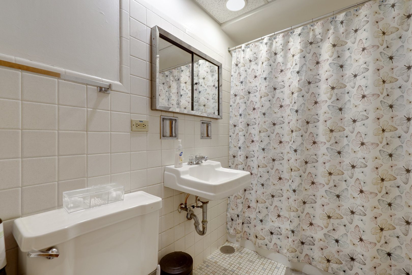11907 Gregory Street, Unit 3 Blue Island, IL 60406 - Photo 10 of 17 a bathroom with a sink a toilet and shower
