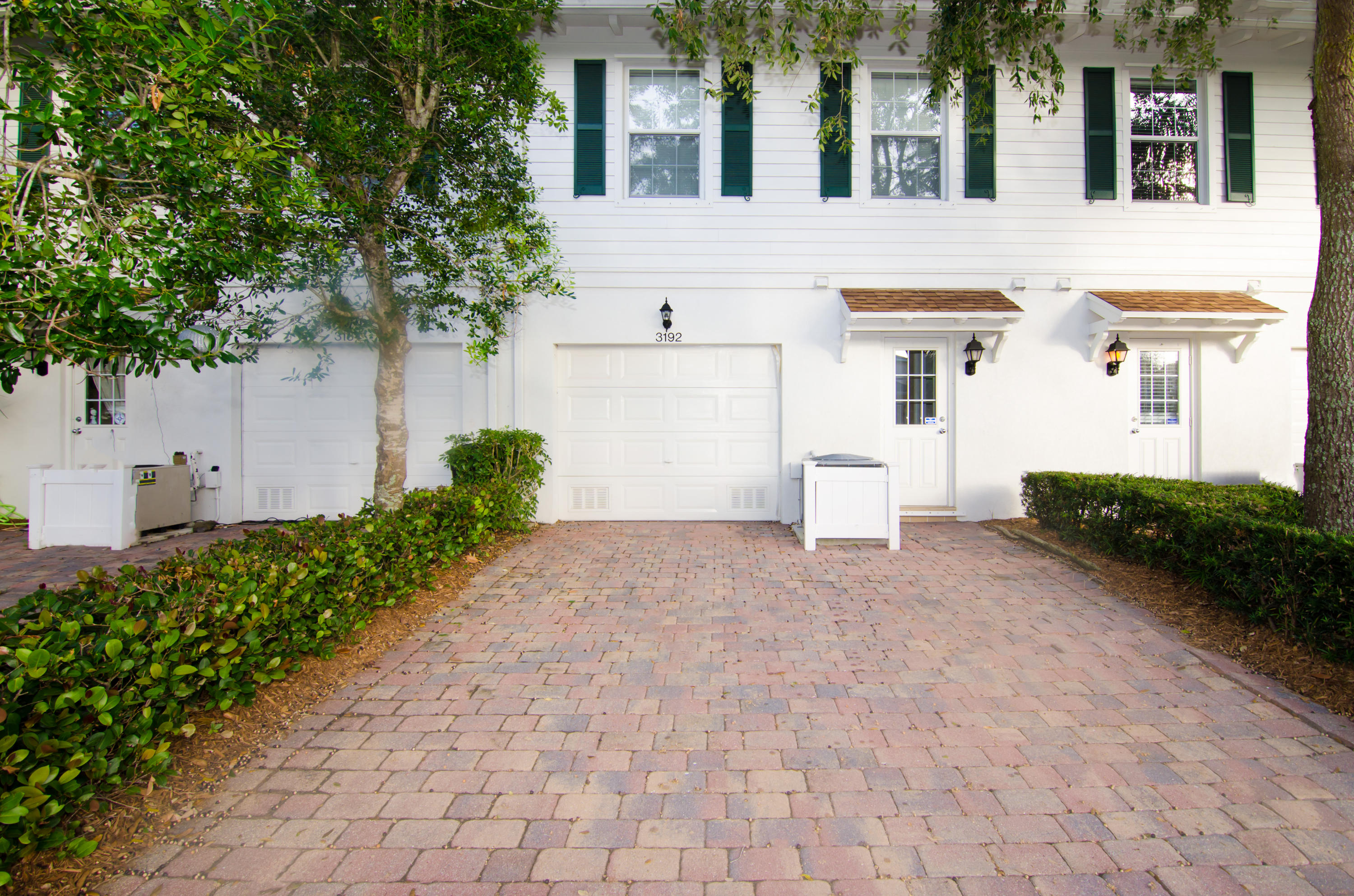 3192 West Community Drive Jupiter, FL 33458 - Photo 14 of 36 Driveway