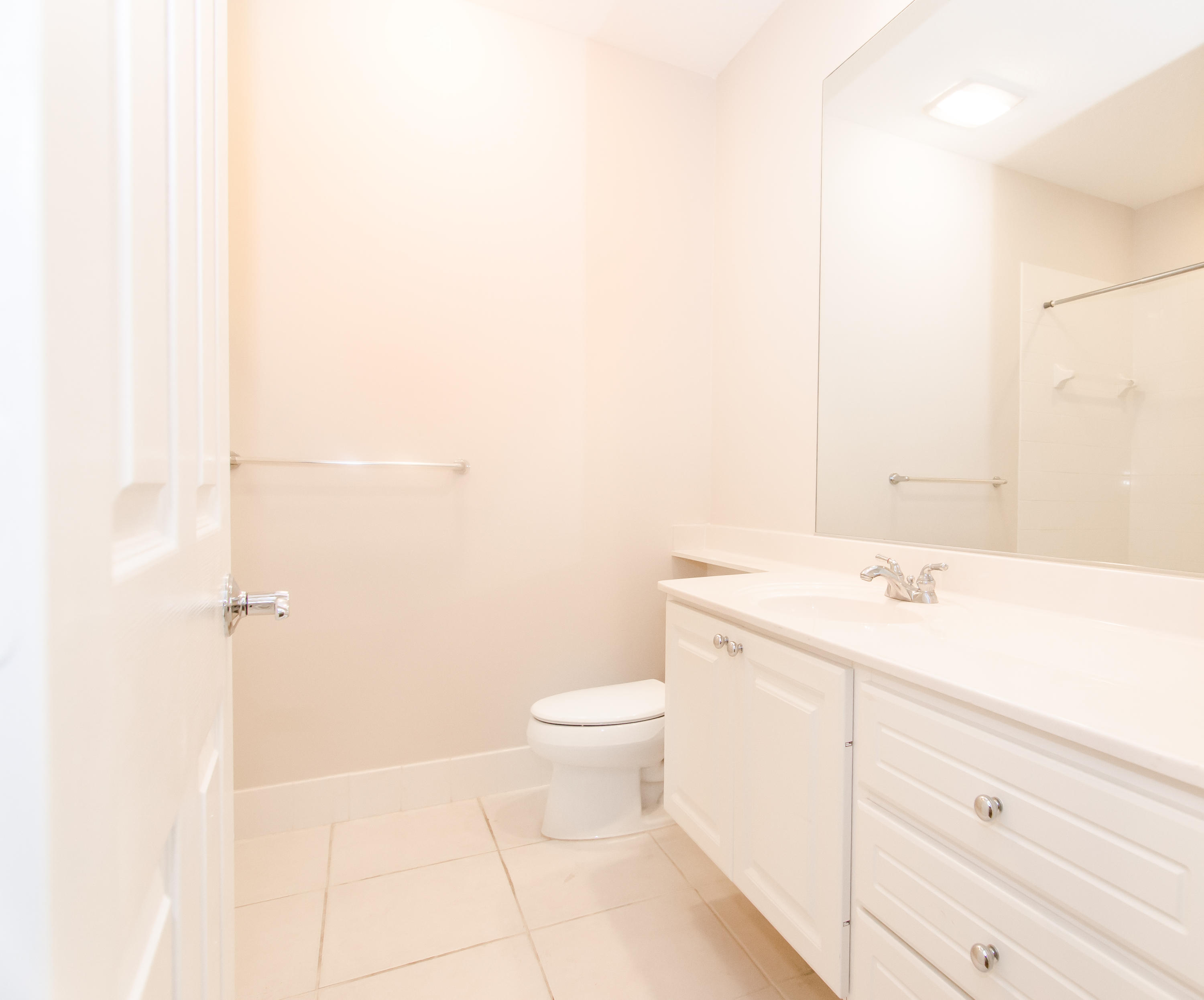 3192 West Community Drive Jupiter, FL 33458 - Photo 24 of 36 Guest bathroom