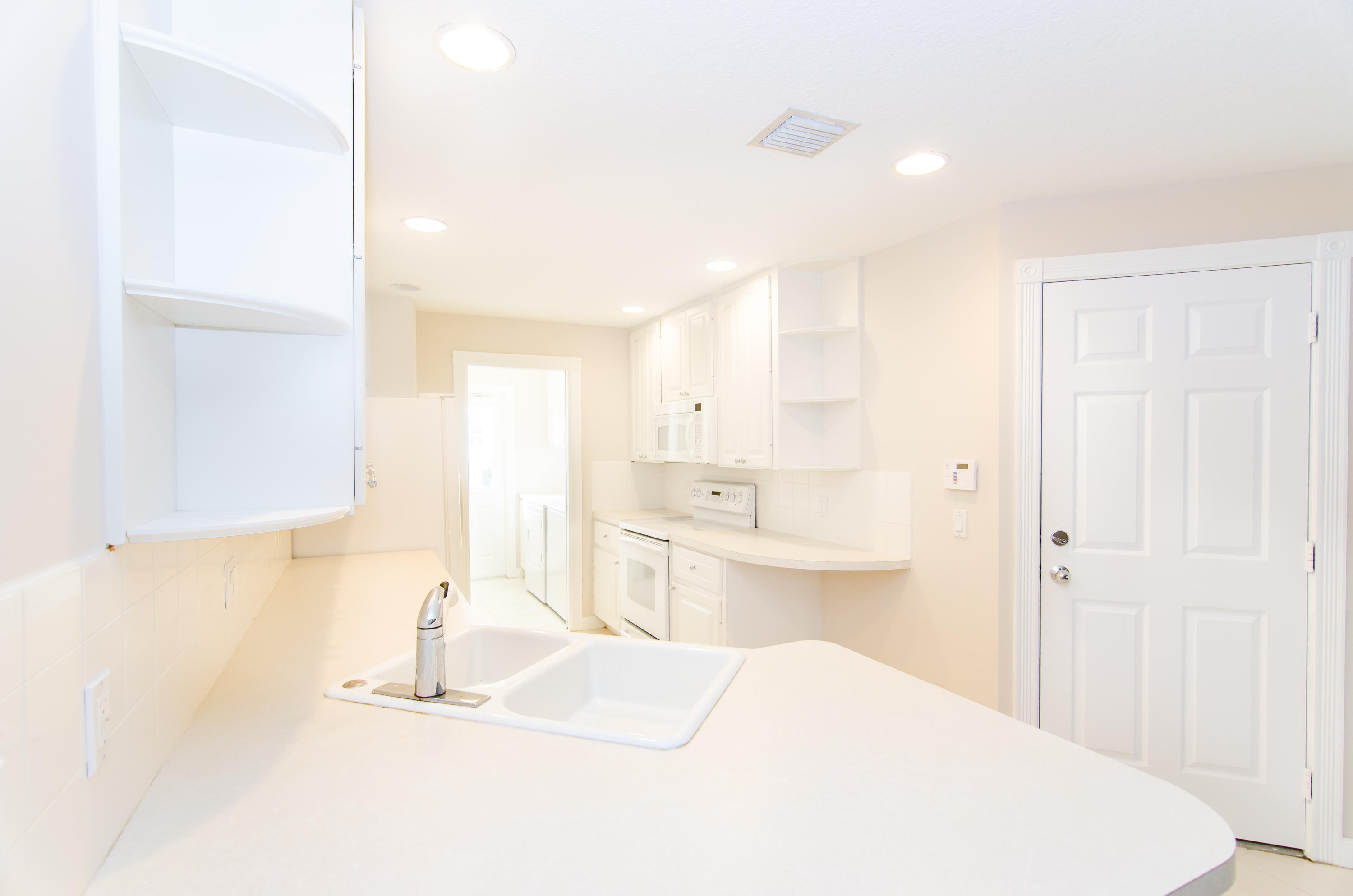 3192 West Community Drive Jupiter, FL 33458 - Photo 7 of 36 Kitchen