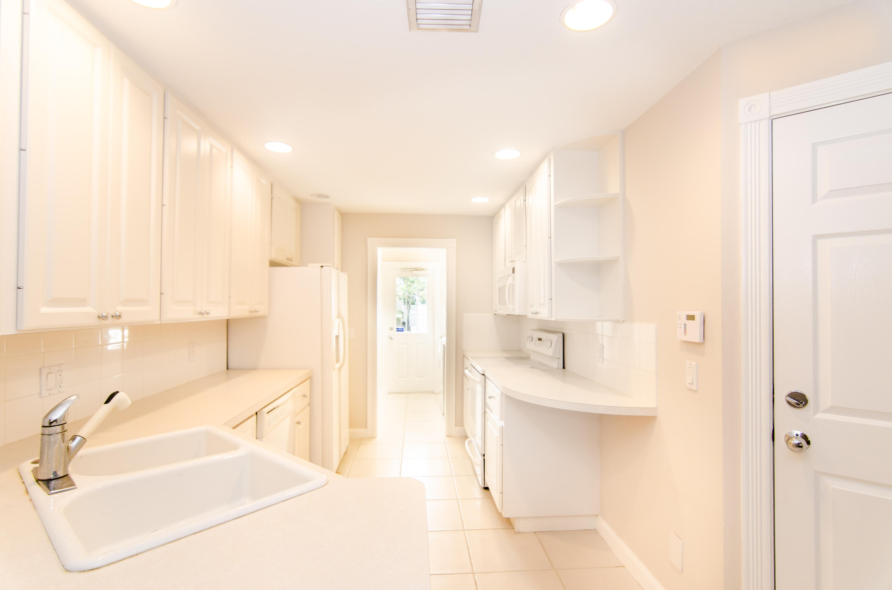 3192 West Community Drive Jupiter, FL 33458 - Photo 8 of 36 Kitchen