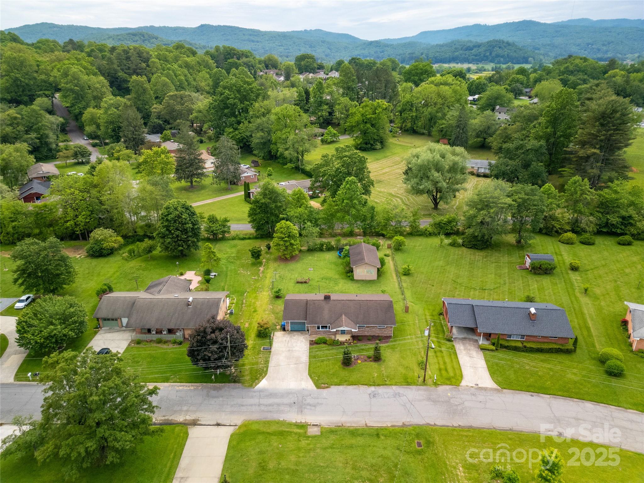128 Allison Road Brevard, NC 28712 - Photo 4 of 39 Gallery Image 4