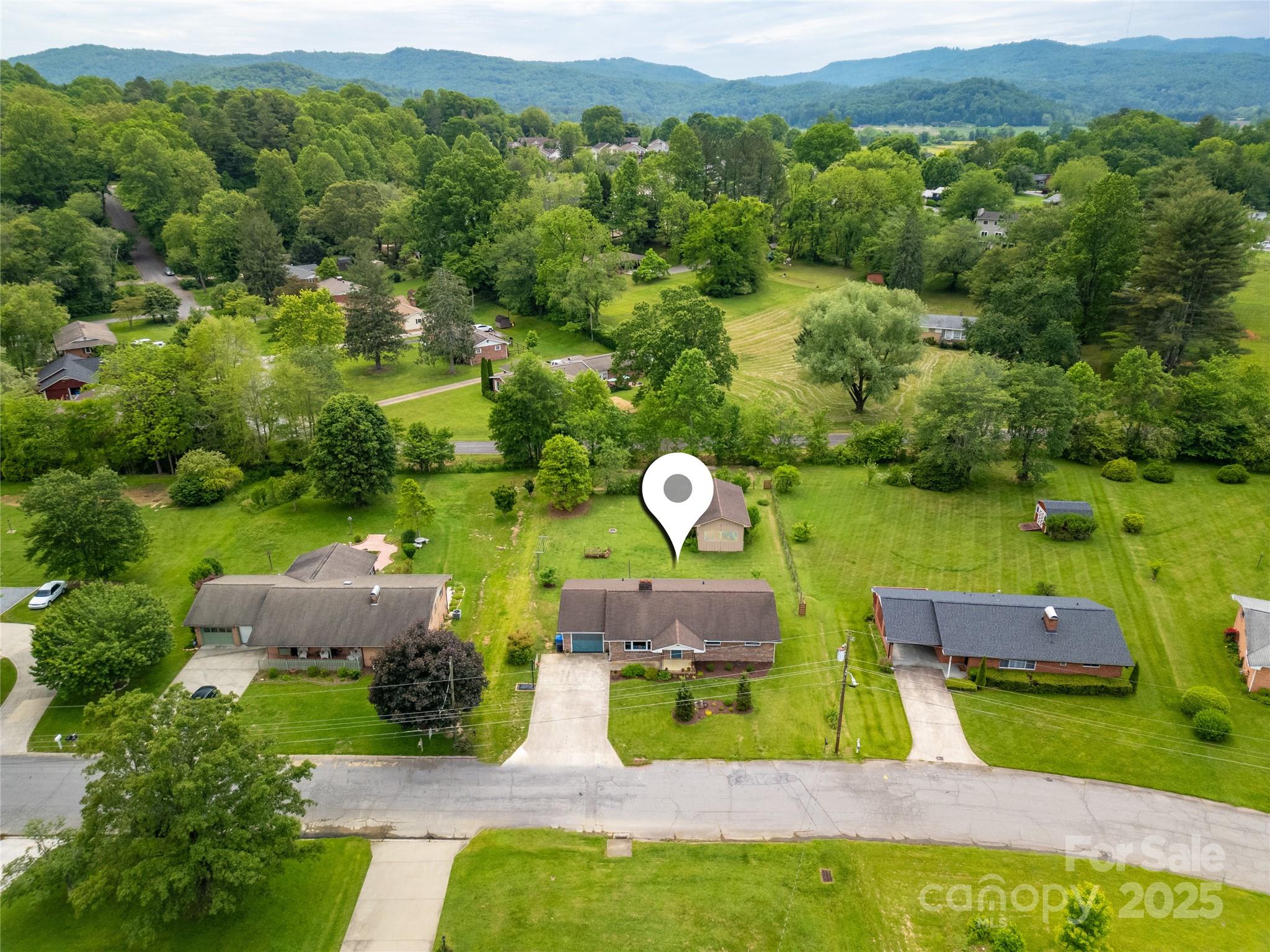 128 Allison Road Brevard, NC 28712 - Photo 5 of 39 Gallery Image 5