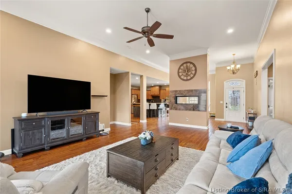 $720,000 | 2024 Vincennes Place, Floyds Knobs, IN 47119