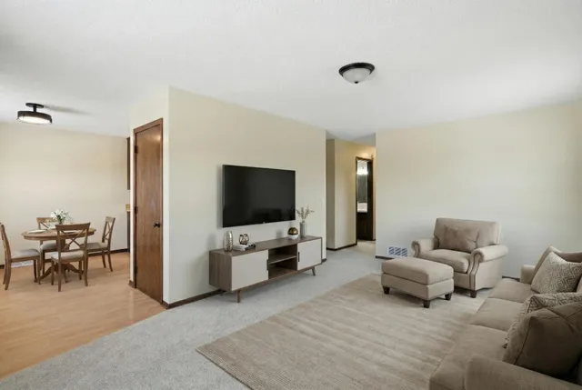 $359,500 | 960 43 1/2 Avenue Northeast, Columbia Heights, MN 55421