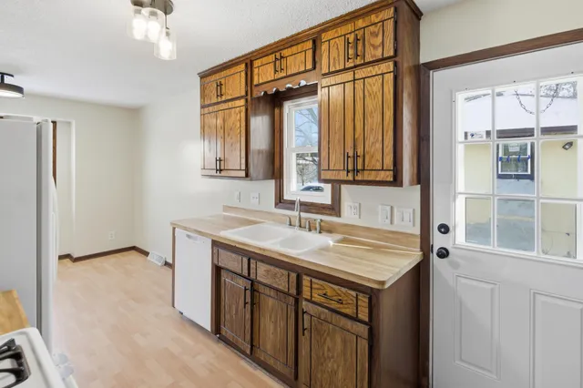 $359,500 | 960 43 1/2 Avenue Northeast, Columbia Heights, MN 55421