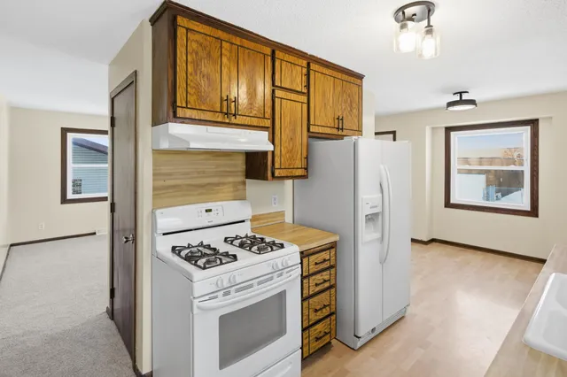 $359,500 | 960 43 1/2 Avenue Northeast, Columbia Heights, MN 55421