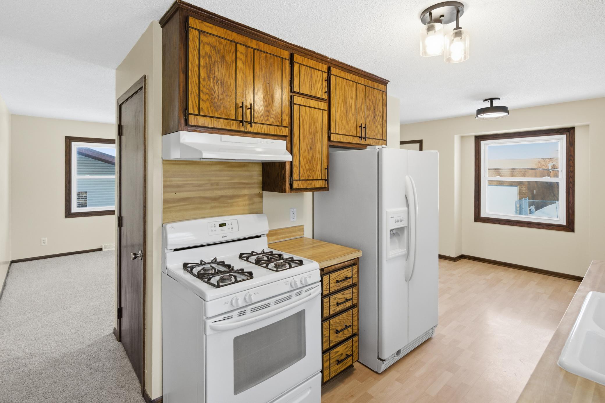 960 43 1/2 Avenue Northeast Columbia Heights, MN 55421 - Photo 5 of 28