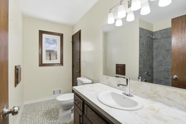 $359,500 | 960 43 1/2 Avenue Northeast, Columbia Heights, MN 55421