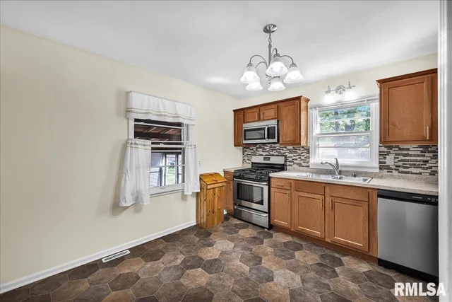 $90,000 | 1165 Jefferson Street, Galesburg, IL 61401