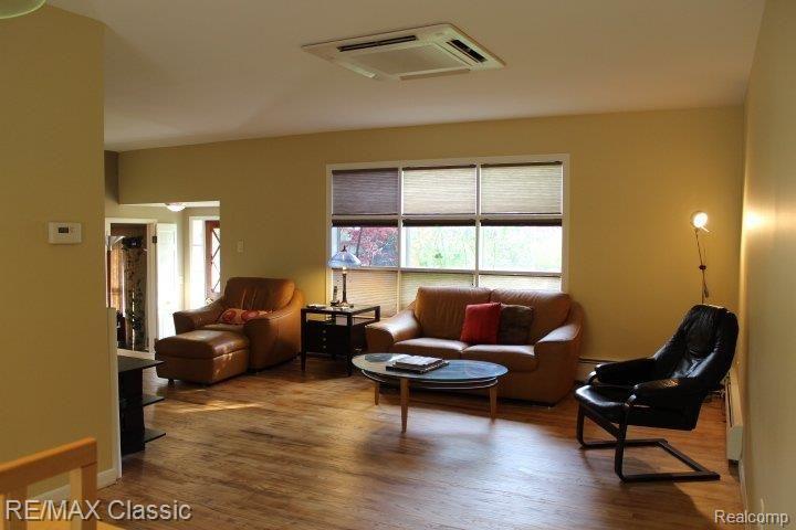 22 Endicott Howell, MI 48843 - Photo 3 of 17 LIVING ROOM