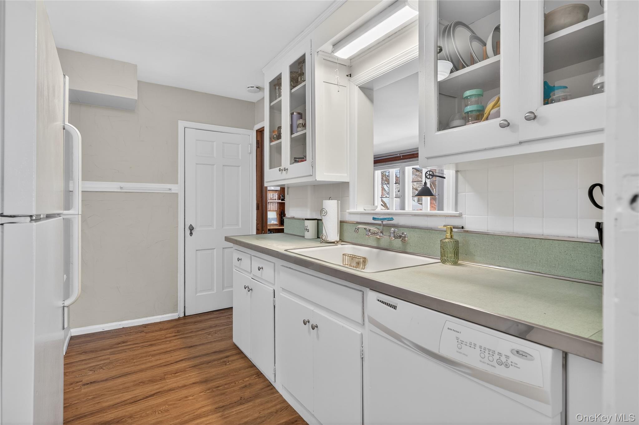 29 Babylon Turnpike Merrick, NY 11566 - Photo 12 of 28