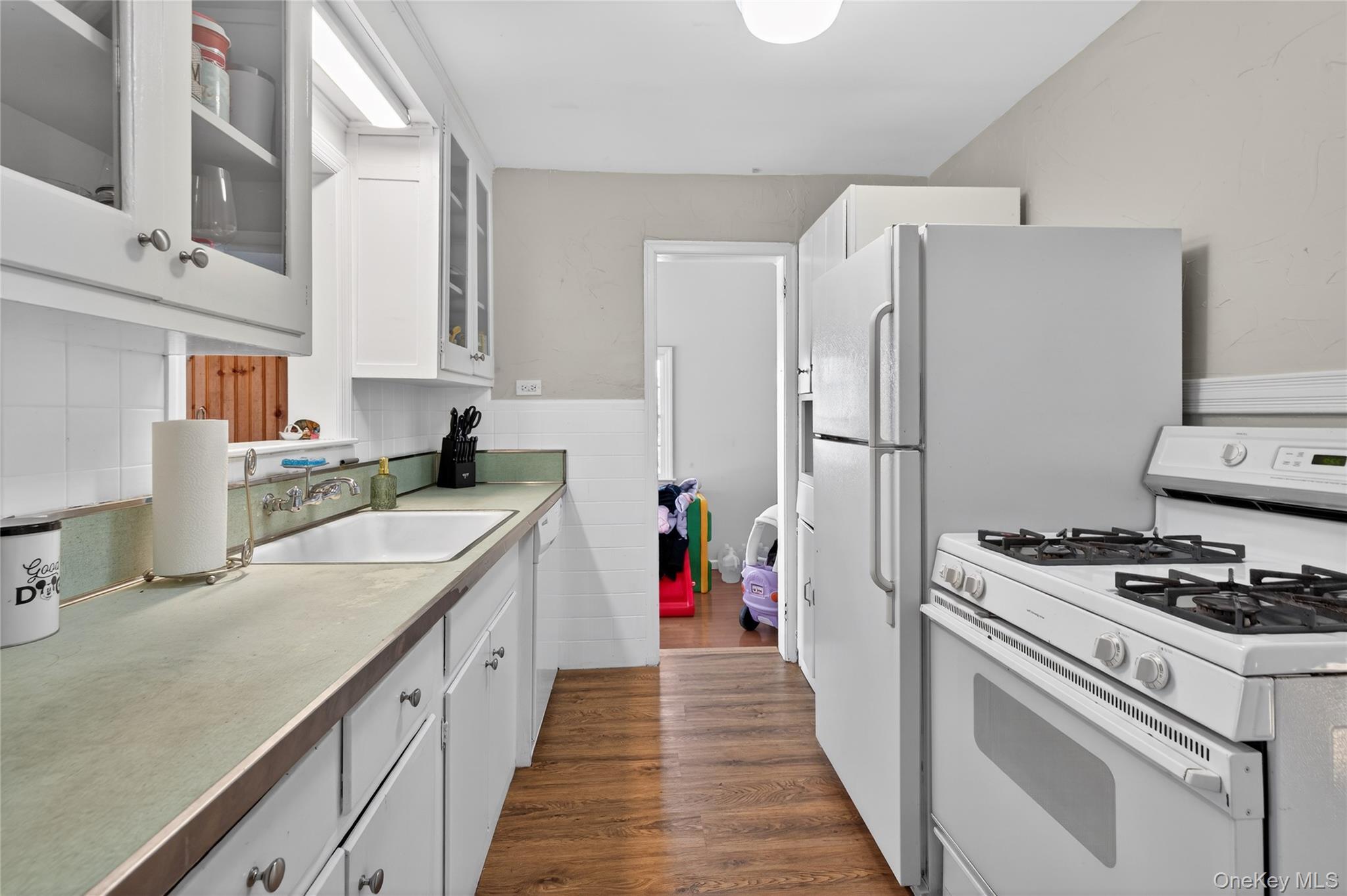 29 Babylon Turnpike Merrick, NY 11566 - Photo 14 of 28