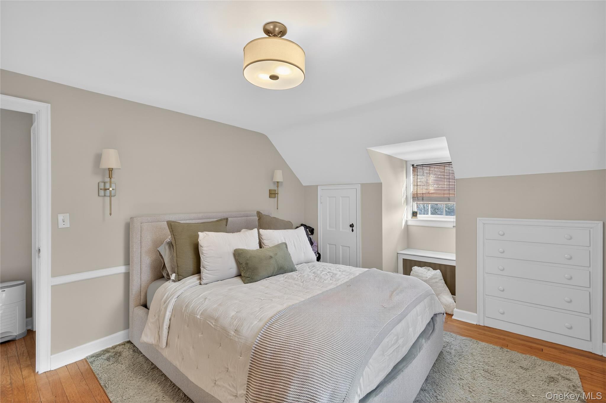 29 Babylon Turnpike Merrick, NY 11566 - Photo 23 of 28