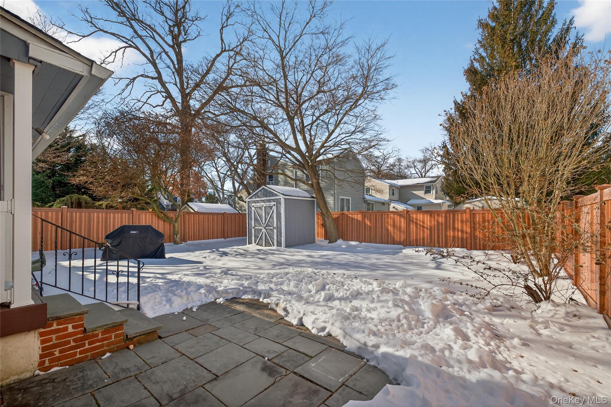 29 Babylon Turnpike Merrick, NY 11566 - Photo 26 of 28