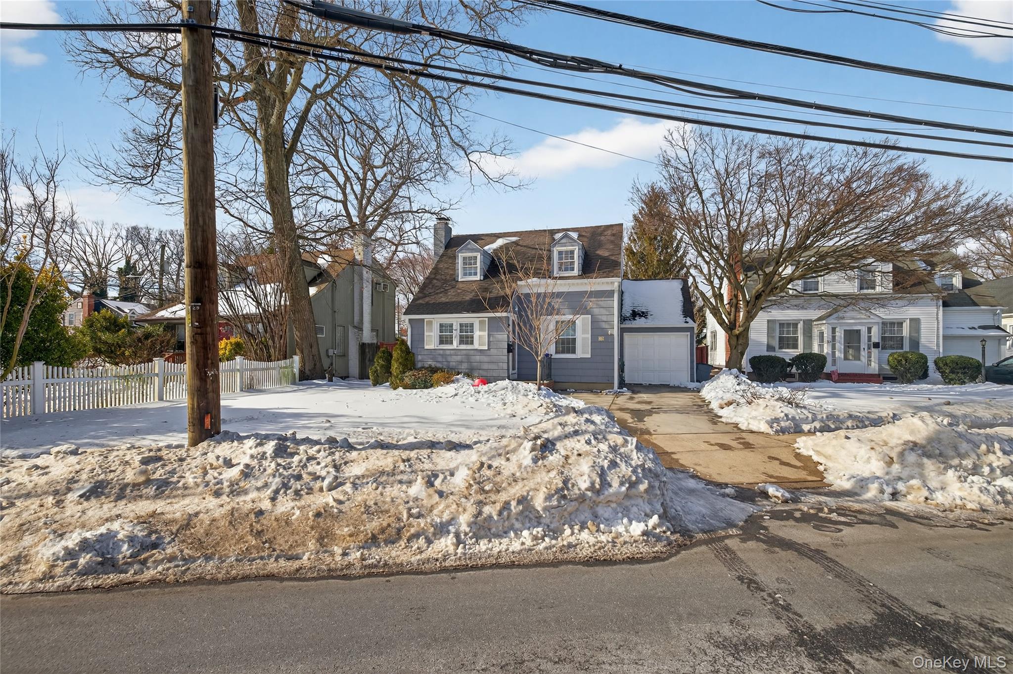 29 Babylon Turnpike Merrick, NY 11566 - Photo 3 of 28