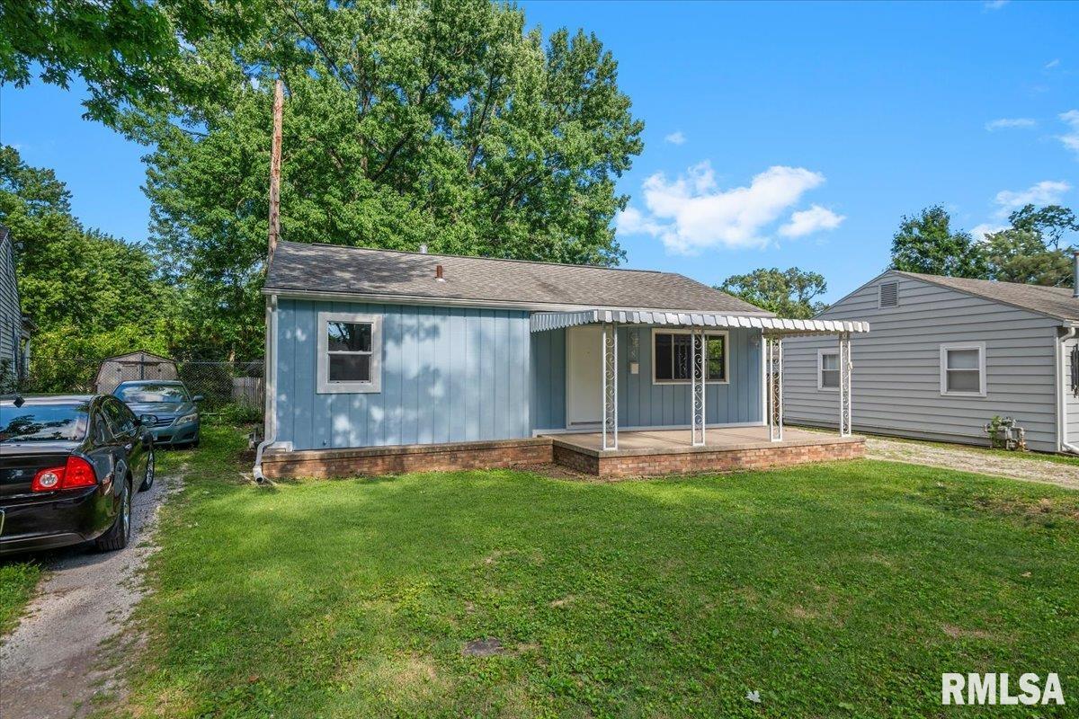 8 Douglas Court Springfield, IL 62704 - Photo 2 of 31