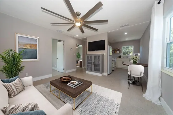 $2,300 | 2004 1st Street Southeast, St. Petersburg, FL 33705