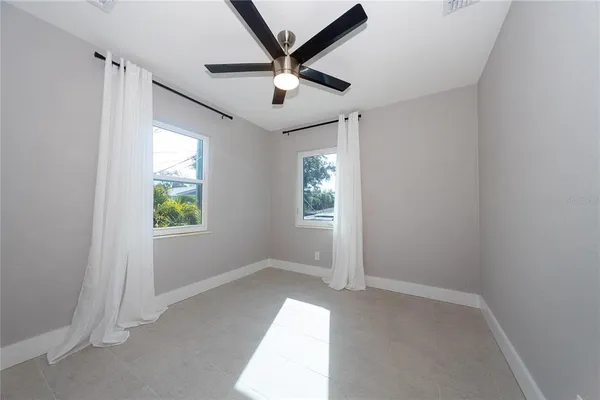 $2,300 | 2004 1st Street Southeast, St. Petersburg, FL 33705