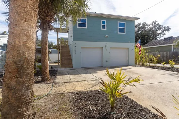 $2,300 | 2004 1st Street Southeast, St. Petersburg, FL 33705