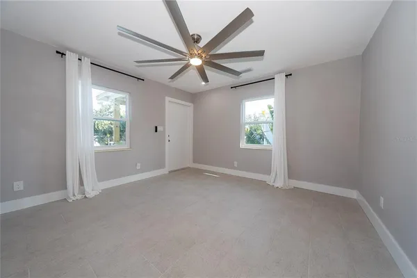 $2,300 | 2004 1st Street Southeast, St. Petersburg, FL 33705