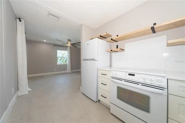 $2,300 | 2004 1st Street Southeast, St. Petersburg, FL 33705