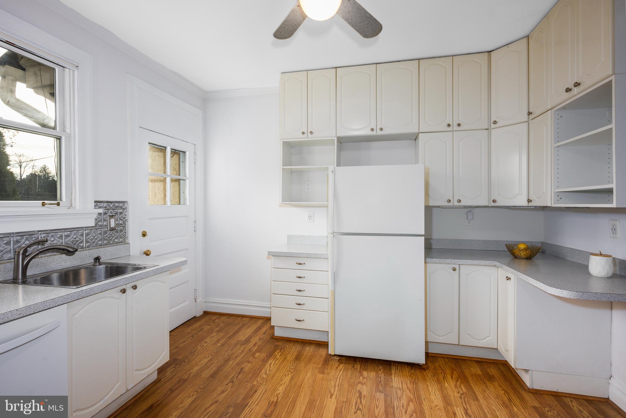 4307 Wickford Road Baltimore, MD 21210 - Photo 13 of 38