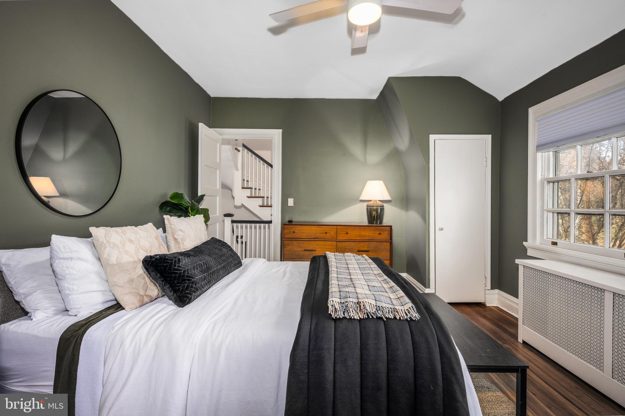 4307 Wickford Road Baltimore, MD 21210 - Photo 18 of 38 a bedroom with a bed and a painting on the wall