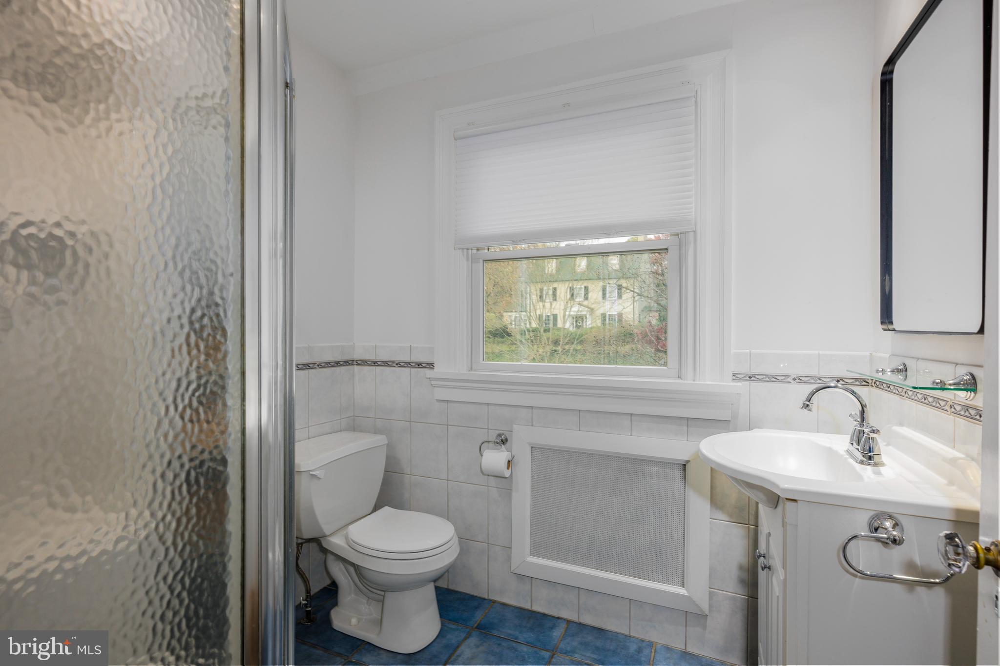 4307 Wickford Road Baltimore, MD 21210 - Photo 21 of 38 a bathroom with a toilet sink and mirror