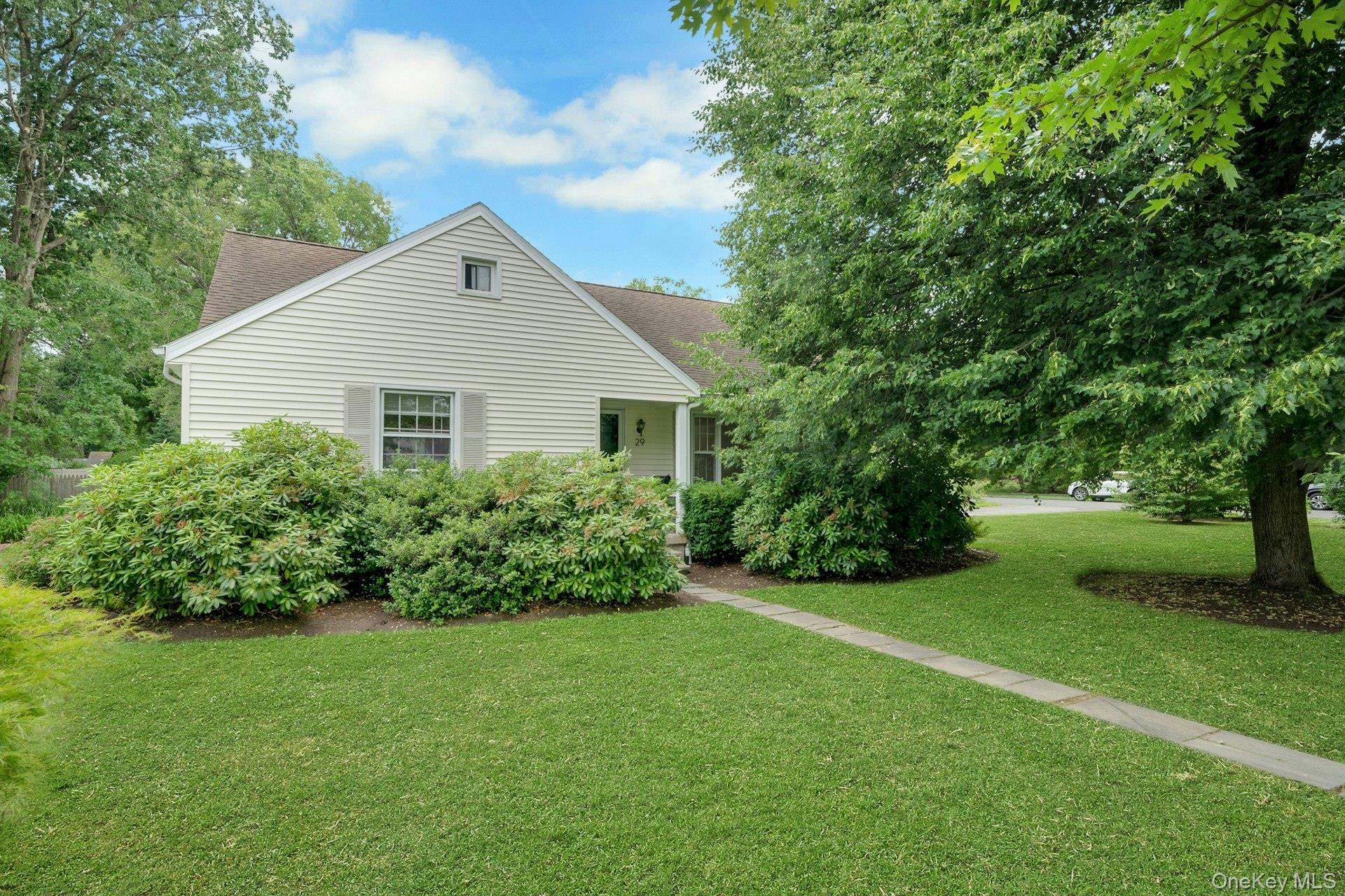 29 Old Orchard Road Rye Brook, NY 10573 - Photo 2 of 42