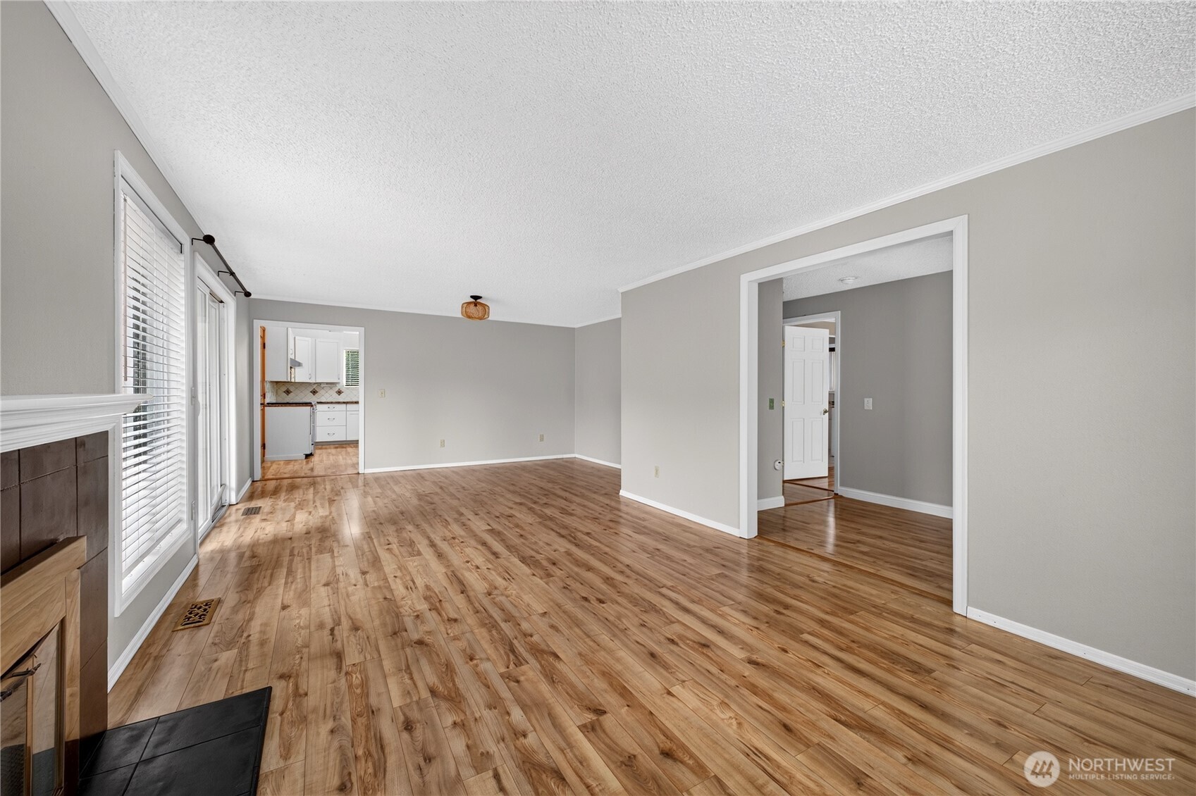 6502 Avondale Road Southwest, Unit 4 Lakewood, WA 98499 - Photo 7 of 34