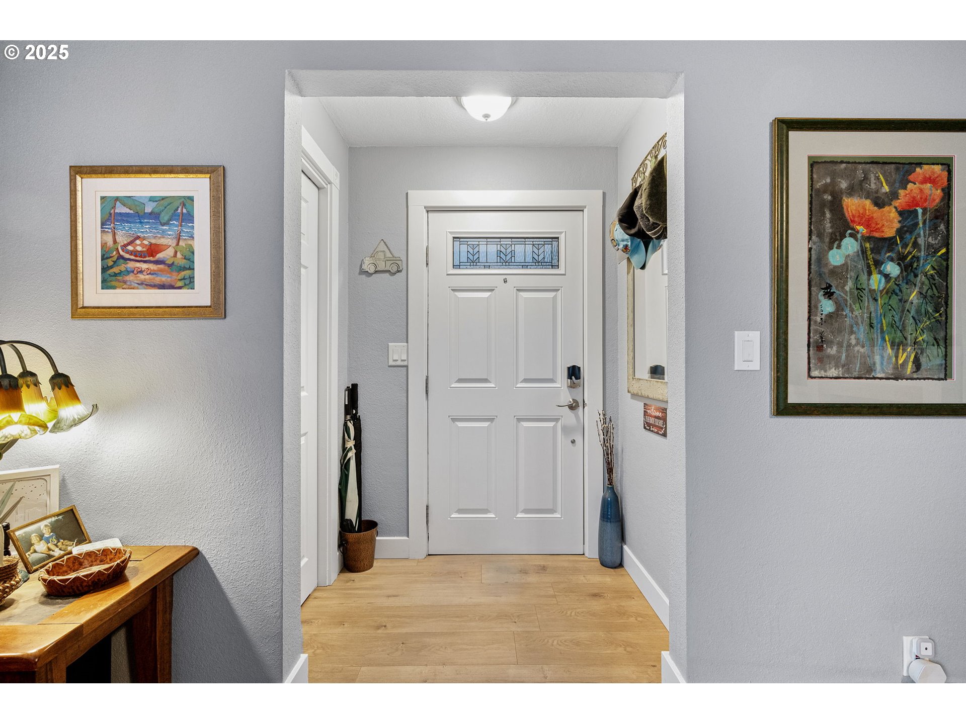 355 River Loop 2 Eugene, OR 97404 - Photo 3 of 47 Entrance/Foyer