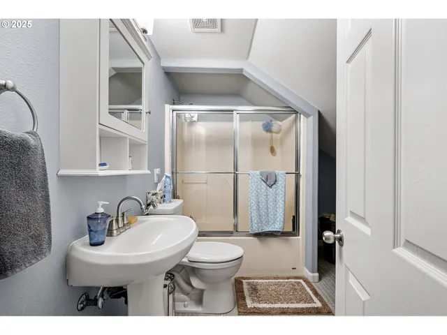 $579,901 | 355 River Loop 2, Eugene, OR 97404